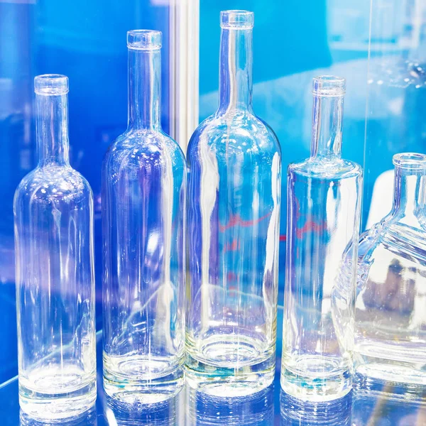 Botellas Vacías Para Bebidas Alcohólicas Escaparate —  Fotos de Stock