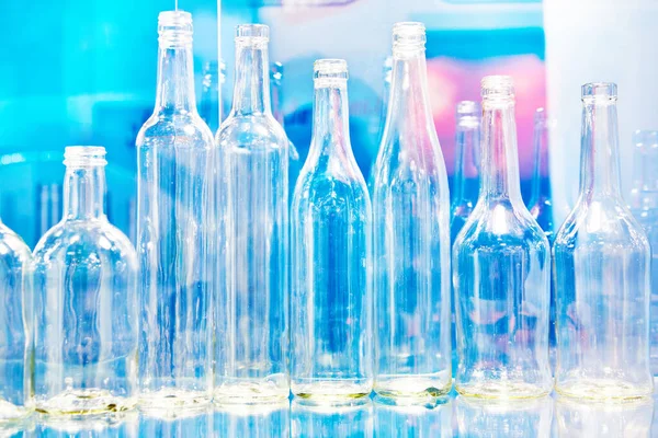 Пустые Бутылки Алкогольных Напитков Витрине Магазина — стоковое фото