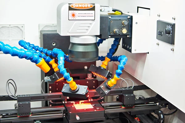 Lasermaschine Zum Trimmen Von Widerständen Integrierte Schaltungen — Stockfoto