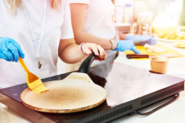 Woman Bakes Pancakes Frying Pan — Stock Photo, Image