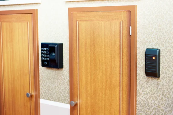 Haberleşme Kontrol Panelleri Kapılar Depoda — Stok fotoğraf