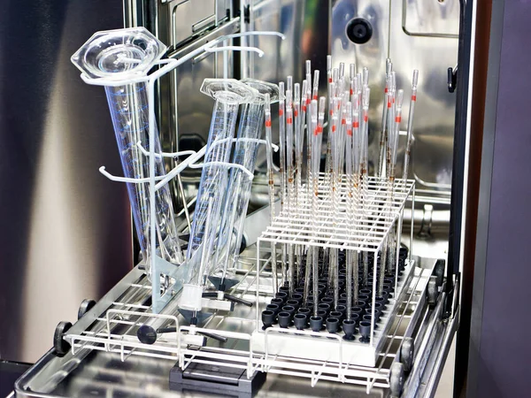 Kimyasal Cam Eşyaların Otomatik Olarak Yıkanması Dezenfeksiyonu Için Makine — Stok fotoğraf