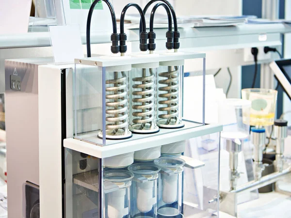 自動脂肪分析器 研究室用の近代的な化学装置 — ストック写真