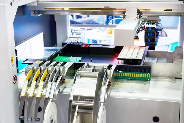 Máquina Inserção Automática Componentes Eletrônicos Moderna — Fotografia de Stock