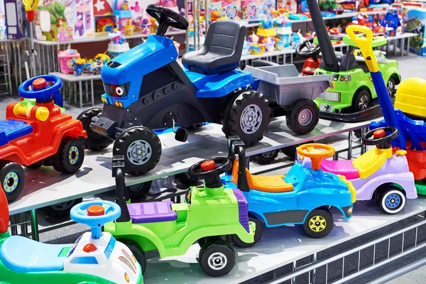 Renkli Oyuncak Çocuk Plastik Arabalar — Stok fotoğraf