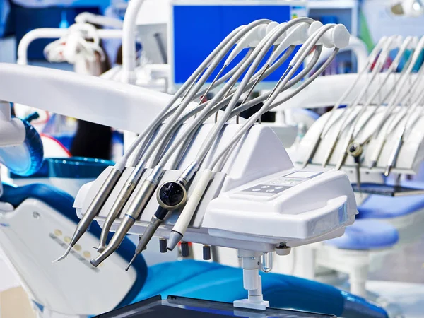 椅子と歯科器具の職場の習慣 — ストック写真