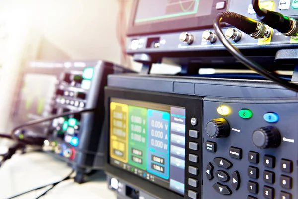 Modern Signal Generator Spektrumanalysator Enheter Utställningen — Stockfoto
