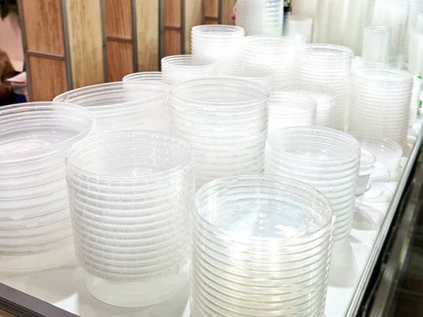 Пластиковые Тарелки Контейнеры Магазине Выставке — стоковое фото