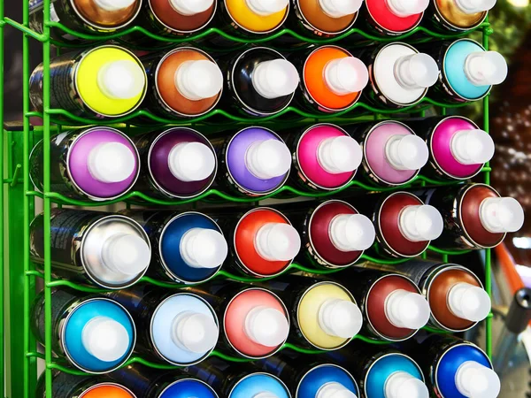 Разноцветные Банки Граффити Магазине — стоковое фото