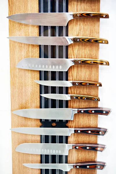 Кухонные Ножи Магнитной Доске Магазине — стоковое фото