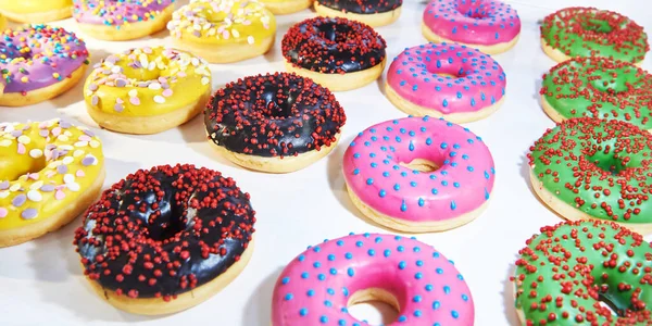 Colored Donuts Shop Window — 图库照片