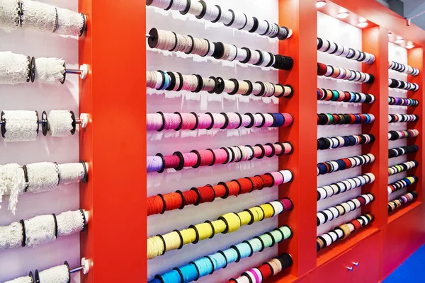 Cintas Multicolores Trenzas Una Tienda Costura —  Fotos de Stock