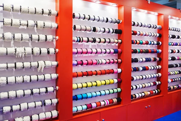 Rubans Multicolores Tresses Dans Atelier Couture — Photo