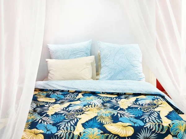Kissen Und Decke Auf Dem Bett — Stockfoto