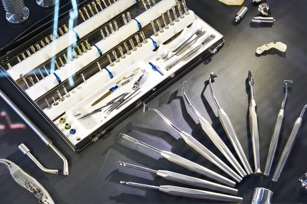 Titan Dentala Instrument Borrar Och Enheter Verktygslåda — Stockfoto