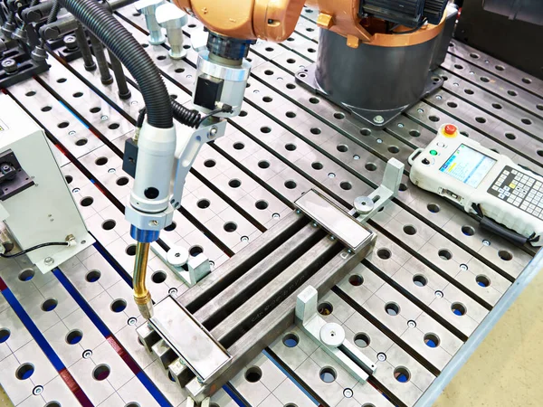 Сварка Роботизированного Манипулятора Руки Промышленности Металлической Части — стоковое фото