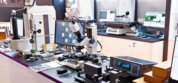 Microscopio Digital Monitor Laboratorio — Foto de Stock