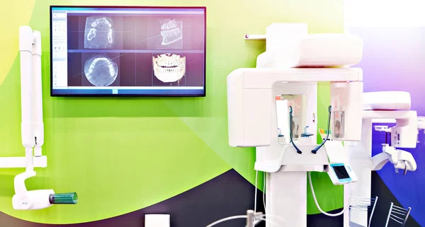 Dentale Scanner Und Monitor Für Die Implantation — Stockfoto
