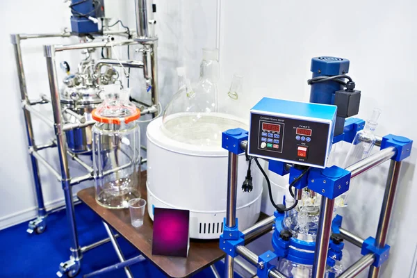 展览中的化学实验室设备 — 图库照片