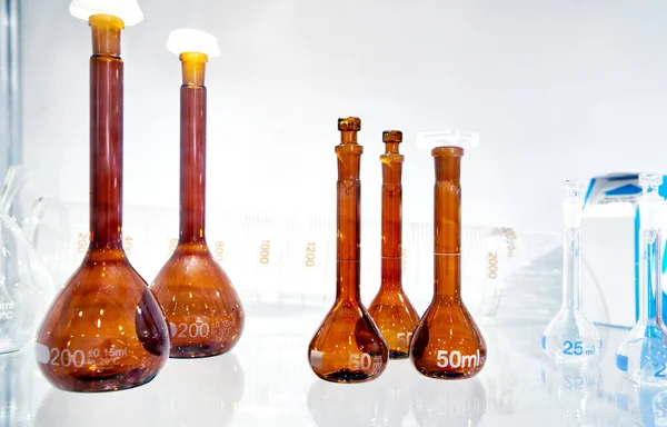 Platos Vidrio Laboratorio Botellas Frascos Frascos Tienda —  Fotos de Stock
