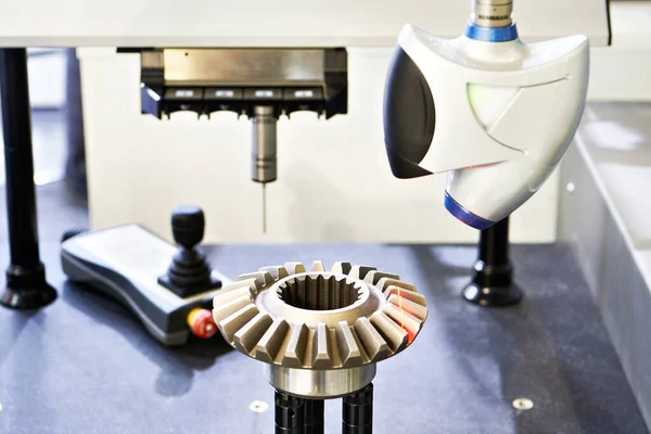 Ölçüm Makinesi Dişli Metal Parçasının Optik Sensörü — Stok fotoğraf
