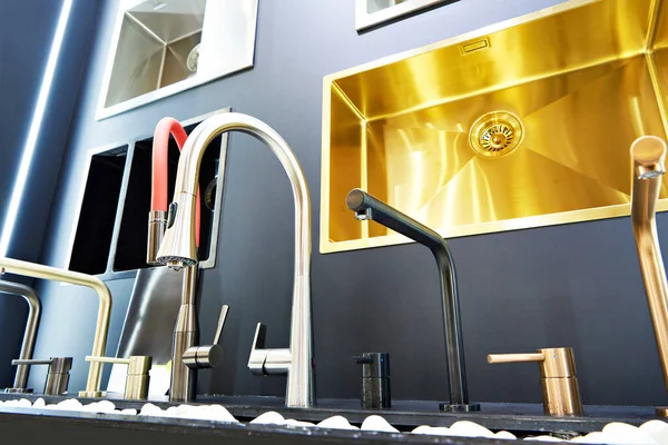 Modern Kitchen Water Faucets Kitchen Sinks Store — Photo