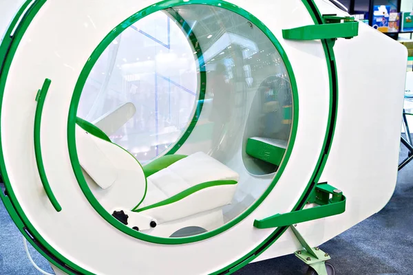 Luft Sauerstoff Druckkammer Für Die Medizinische Therapie — Stockfoto