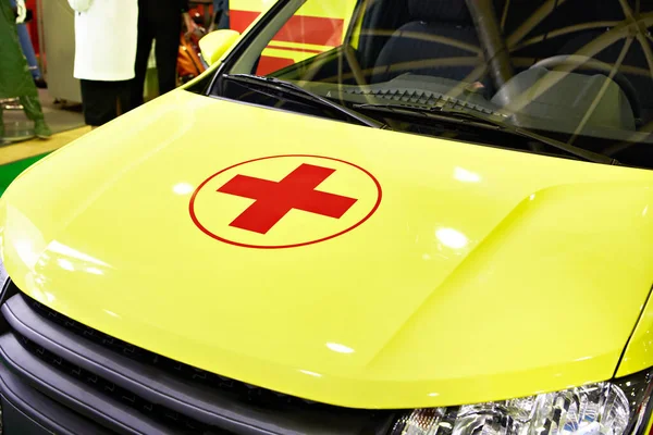 Croce Rossa Auto Ambulanza Gialla — Foto Stock