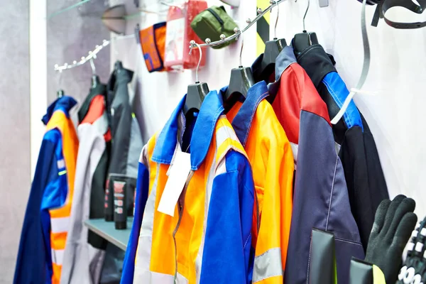 Imperméabilisation Vêtements Réfléchissants Pour Les Travailleurs Route Magasin — Photo