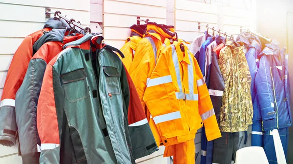 Куртки Рабочая Одежда Строителей Промышленности Магазине — стоковое фото