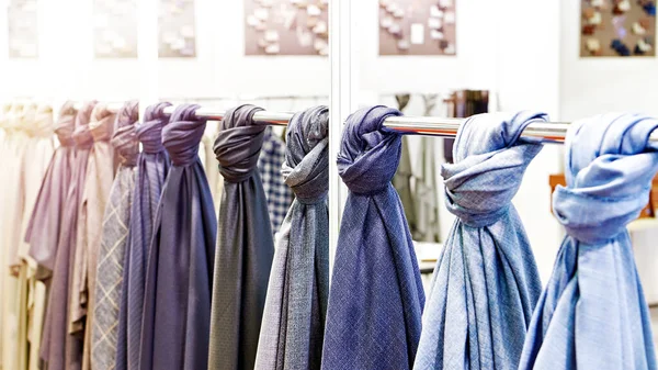 Образцы Тканей Пошива Одежды Магазине — стоковое фото
