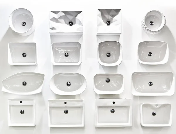 Tenggelam Keramik Dengan Keran Untuk Kamar Mandi Dan Toilet Umum — Stok Foto