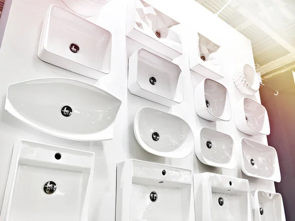 Éviers Céramique Avec Robinets Pour Salles Bains Toilettes Publiques Dans — Photo