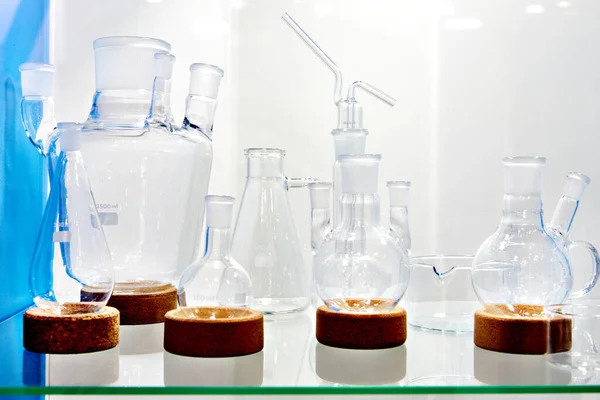 Лабораторные Стеклянные Блюда Бутылки Банки Фляжки — стоковое фото