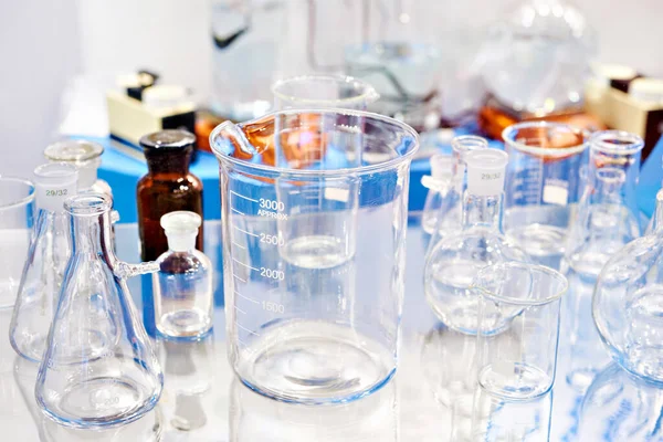 Schalen Flessen Potten Kolven Van Laboratoriumglas Voorraad — Stockfoto