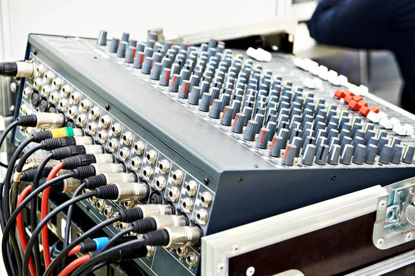 Professionele Audio Mixer Met Snoeren — Stockfoto