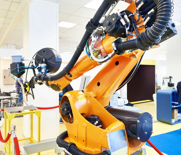 Сварка Роботизированного Манипулятора Руки Промышленности Металлической Части — стоковое фото