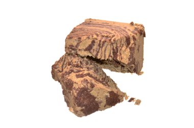 Halva beyaz arkaplanda izole edildi