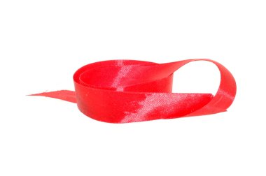 kırmızı kurdele beyaz arkaplanda izole edildi