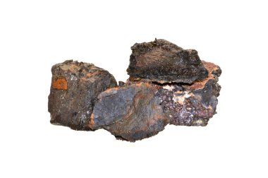 Beyaz arkaplanda izole taş