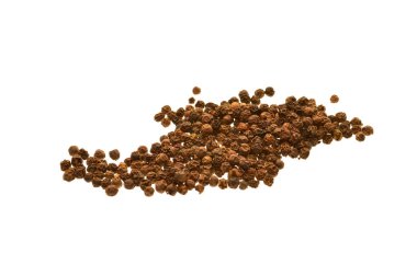 Siyah biber beyaz arkaplanda izole edildi