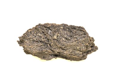 ezilmiş ayçiçeği tohumları beyaz arka planda izole