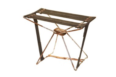 Katlanan sandalye beyaz arkaplanda izole edildi