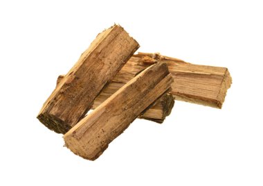 Beyaz arkaplanda yakacak odun