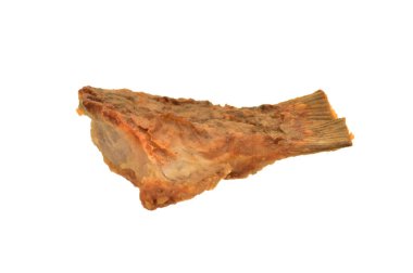 Beyaz arka planda izole edilmiş kızarmış balık