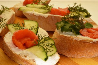 Kırmızı balık beyaz arkaplanda izole edilmiş