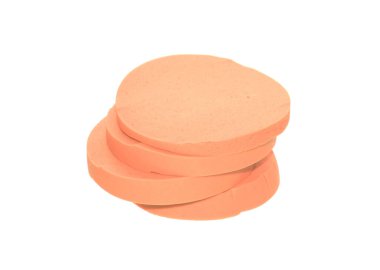 sosis beyaz arkaplanda izole