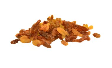 Kuru üzümler beyaz arkaplanda izole