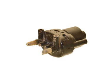 araba yedek parçası beyaz arkaplanda izole edildi