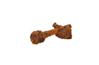 Beyaz arka plan üzerinde izole paslı metal